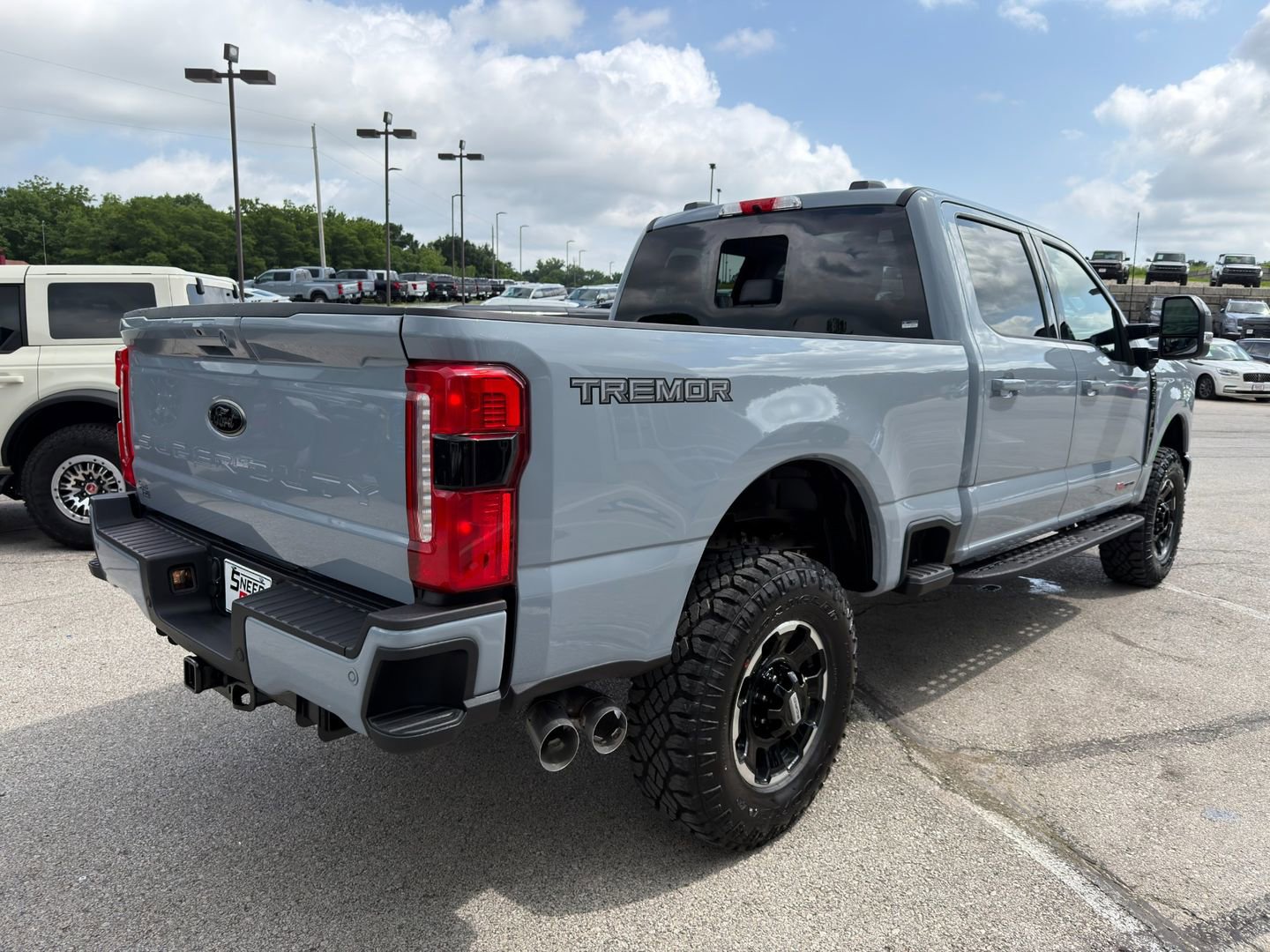 New 2026 Ford F350 Lariat w/ Tremor Off-Road Package AWD/4WD image 7