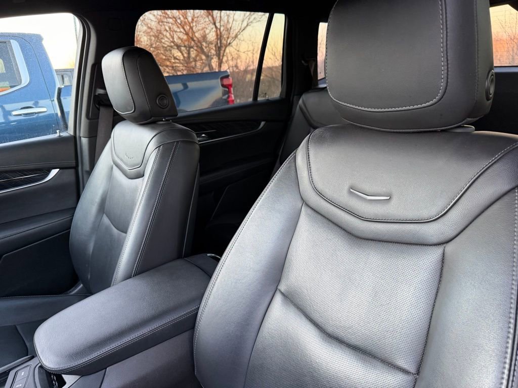 Used 2023 Cadillac XT6 Premium Luxury image 11