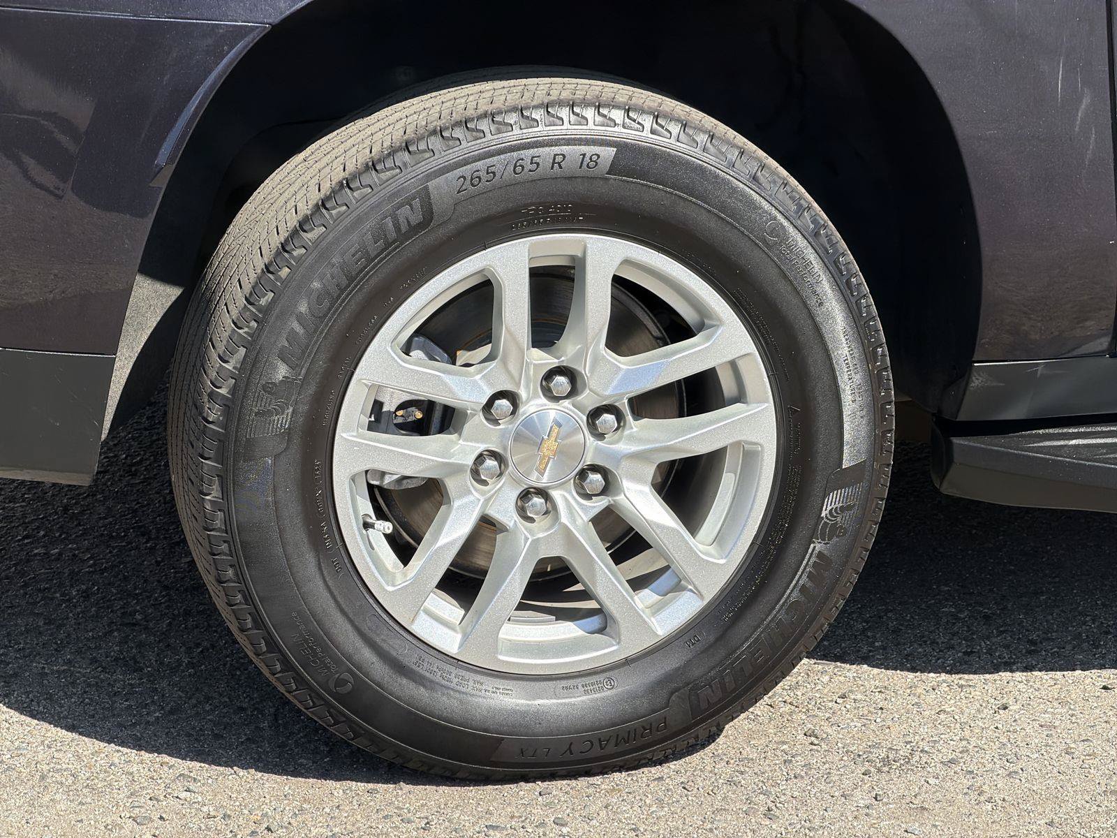 Used 2024 Chevrolet Suburban LT RWD image 32