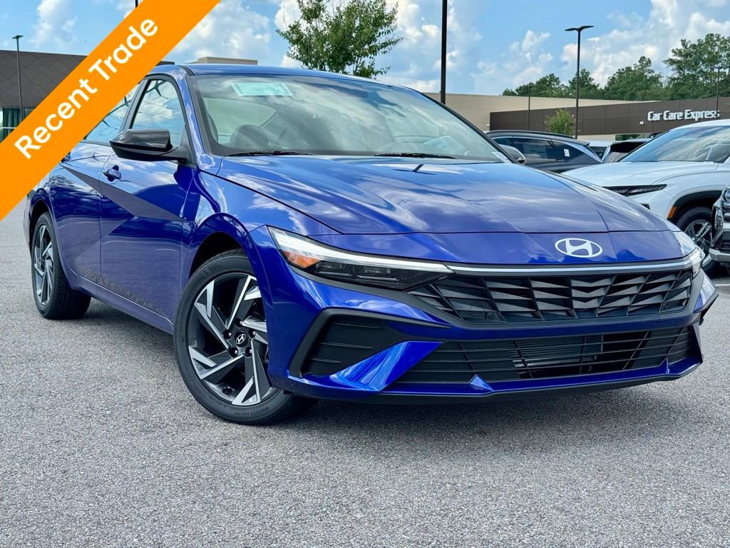 Used 2025 Hyundai Elantra Sport image 1