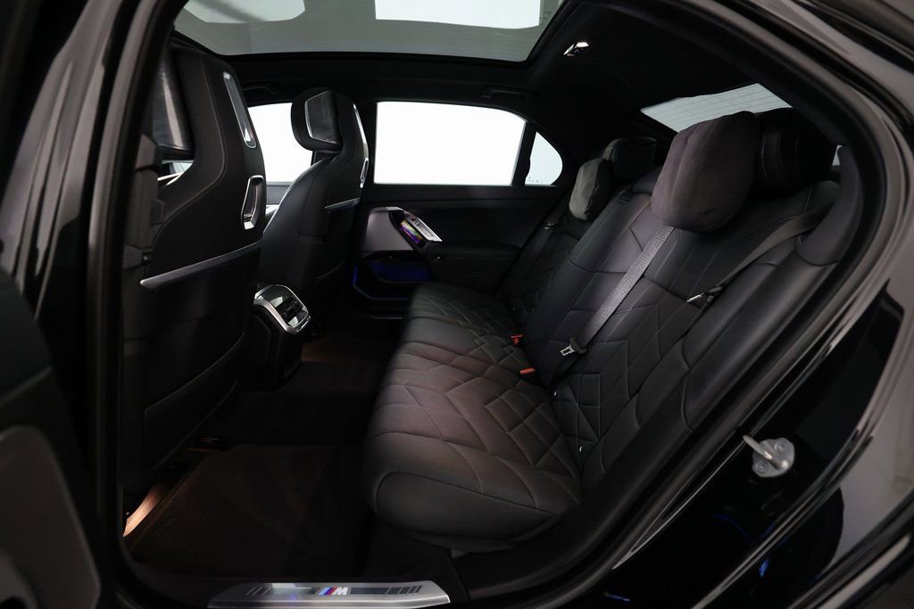 Used 2023 BMW i7 xDrive60 image 16