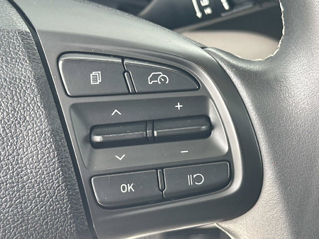Used 2025 Hyundai Venue SEL FWD image 19