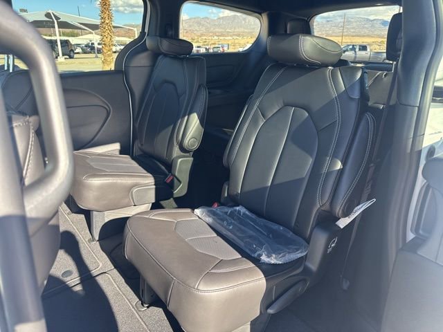 New 2026 Chrysler Pacifica Select image 10