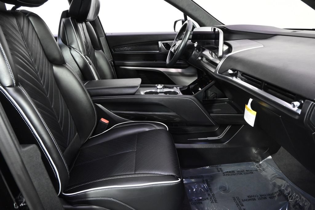 Certified 2026 Cadillac Vistiq Platinum w/ LPO, Floor Liner Package AWD/4WD image 16