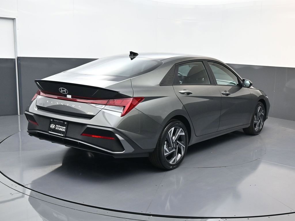 Certified 2025 Hyundai Elantra SEL image 4