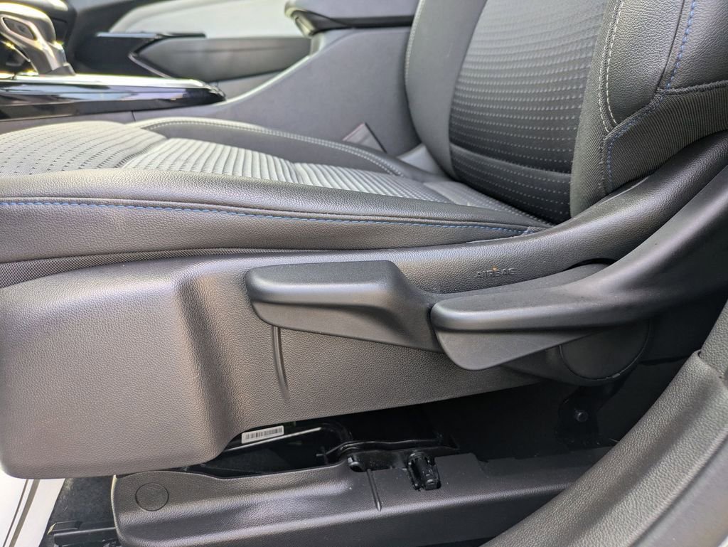 Used 2025 Chevrolet Trax LT w/ LT Convenience Package image 14