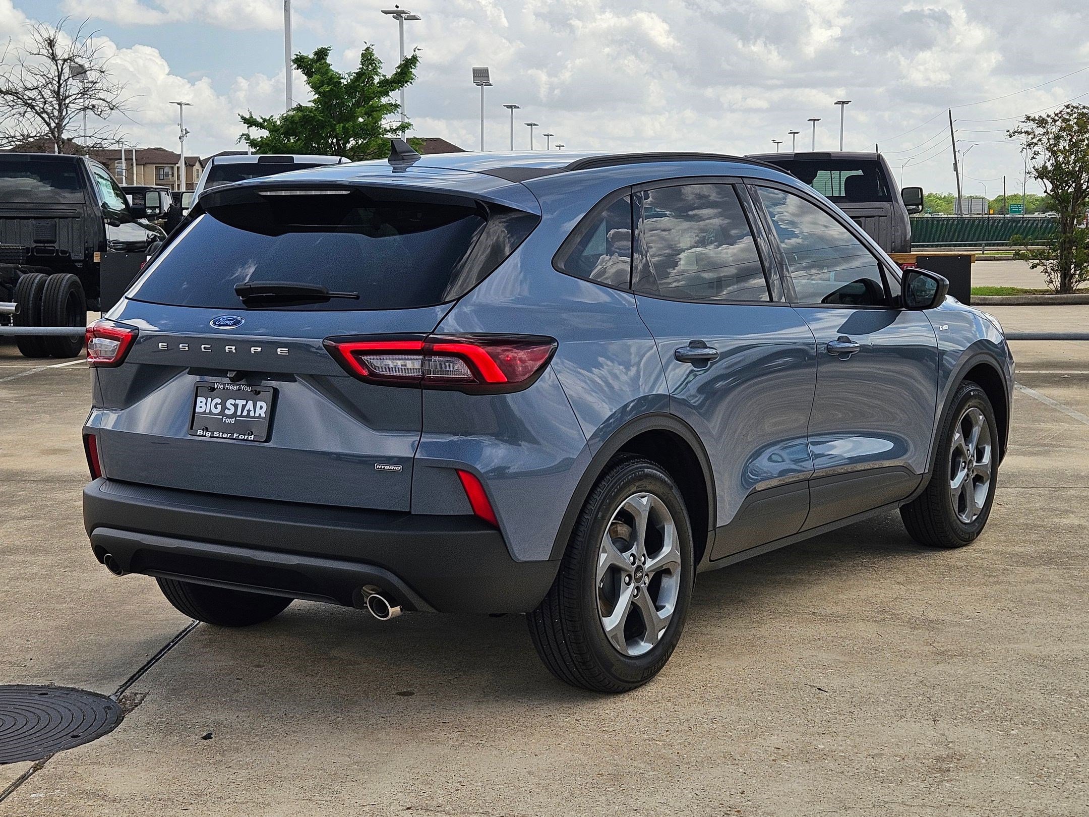 Used 2025 Ford Escape ST-Line w/ Equipment Group 301A image 3