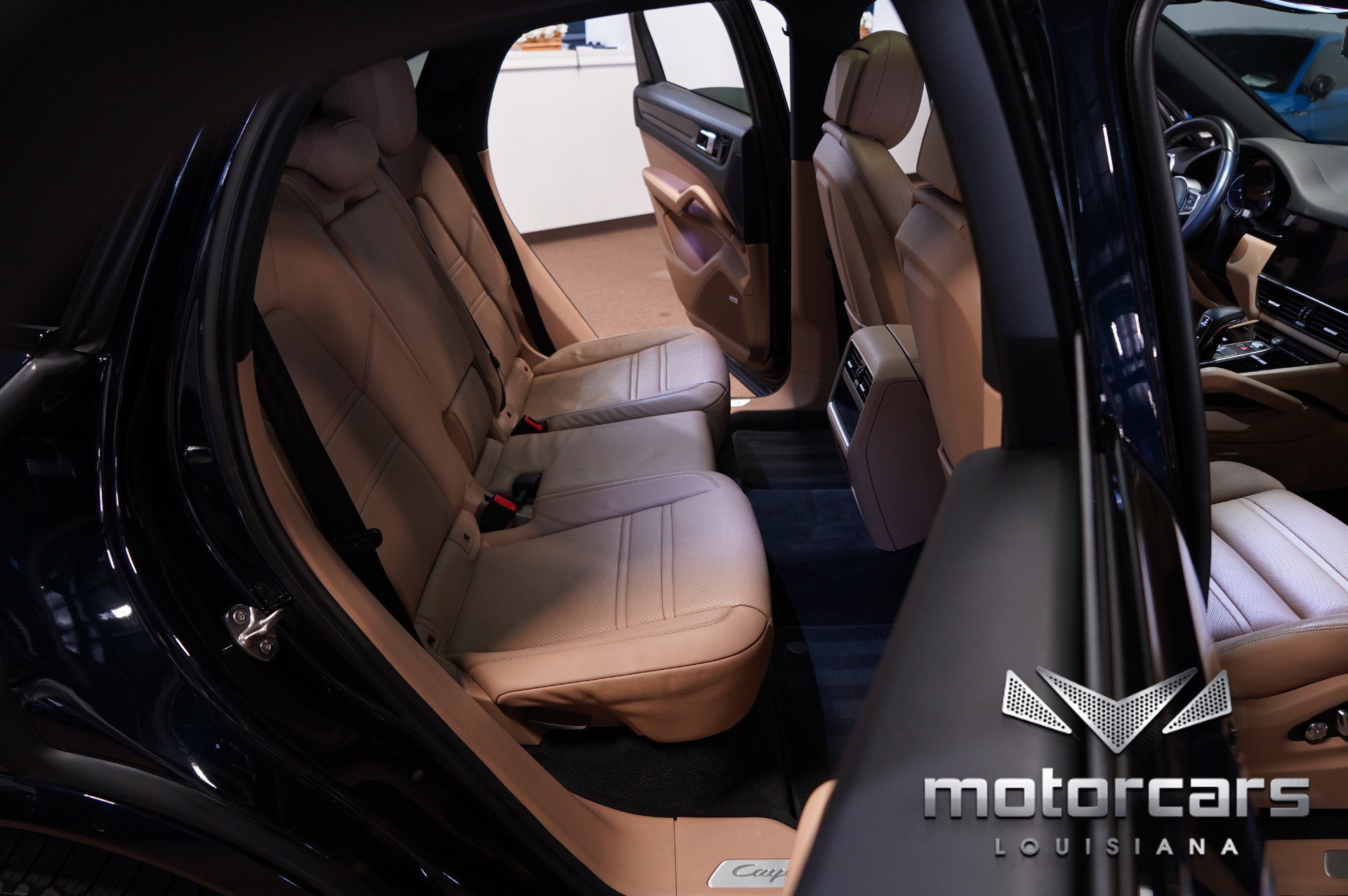 Used 2021 Porsche Cayenne Coupe w/ Premium Package image 37