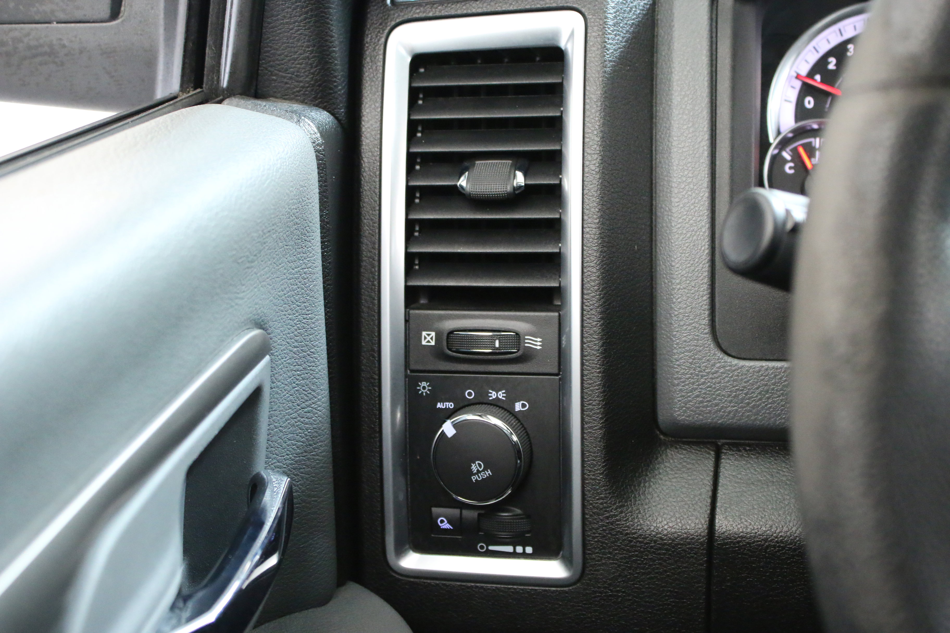 Used 2019 RAM 1500 Classic Warlock w/ Electronics Group AWD/4WD image 16