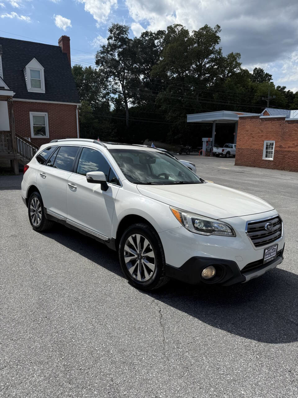 Used 2017 Subaru Outback 2.5i Touring image 4