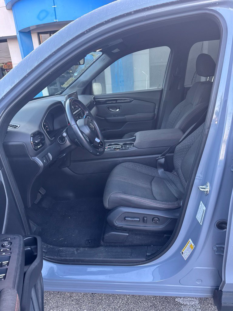 Used 2023 Honda Pilot Sport image 6