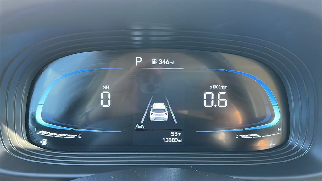 Used 2025 Hyundai Venue SEL image 2