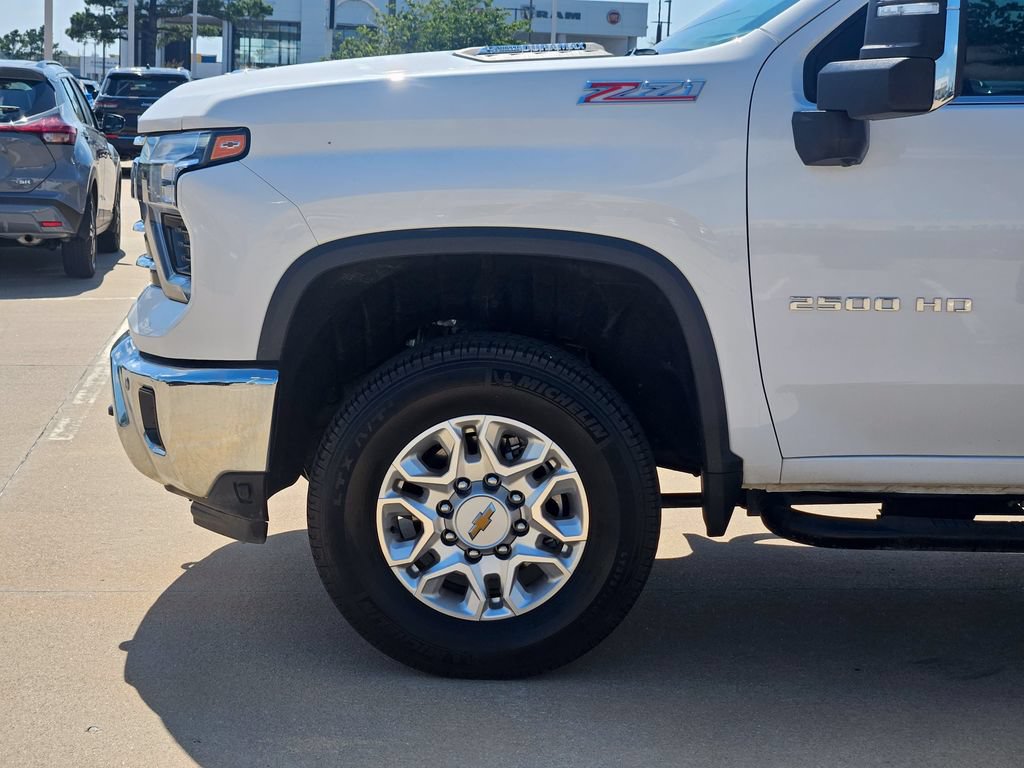 Used 2025 Chevrolet Silverado 2500 LTZ w/ LTZ Premium Package AWD/4WD image 13