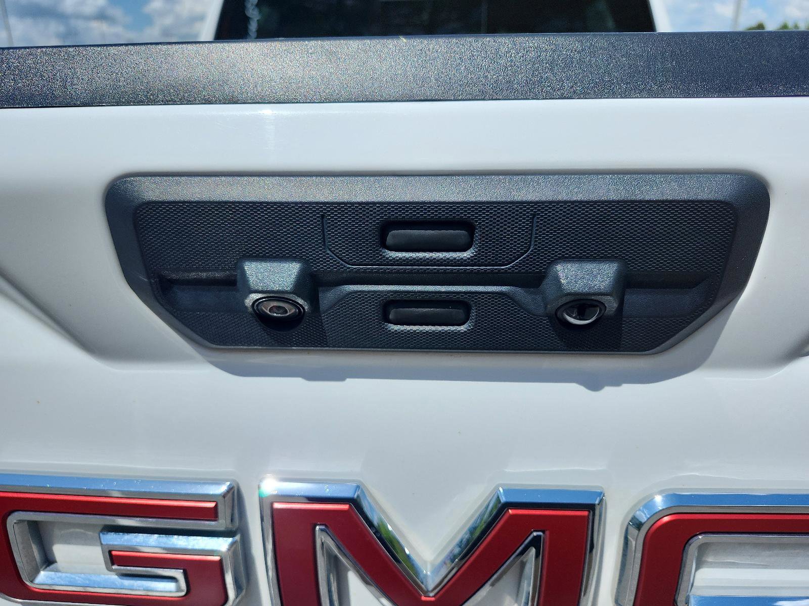 Used 2022 GMC Sierra 1500 AT4 w/ AT4 Premium Package image 12