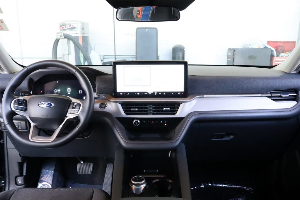 Used 2025 Ford Explorer Active RWD image 30