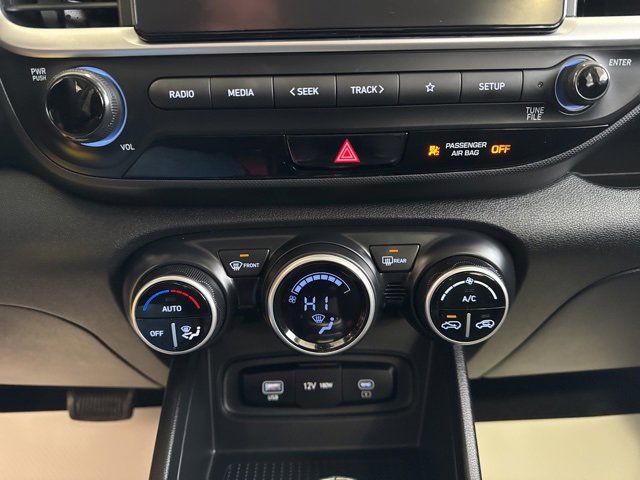 Used 2023 Hyundai Venue SEL image 20