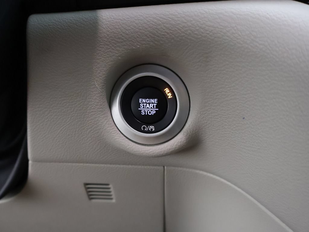 Used 2023 Chrysler Pacifica Touring-L FWD image 38