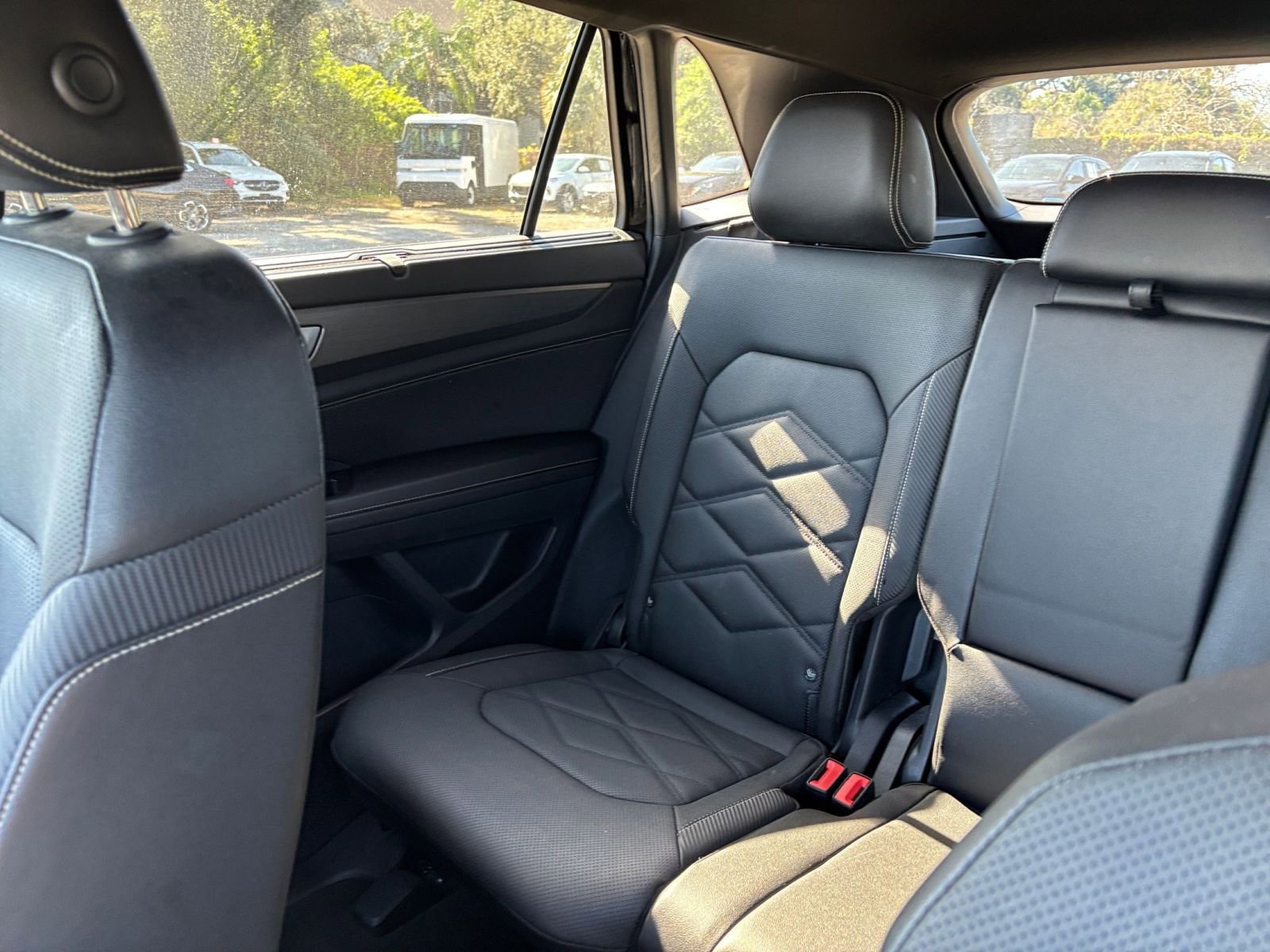 Used 2025 Volkswagen Atlas Cross Sport SE image 40