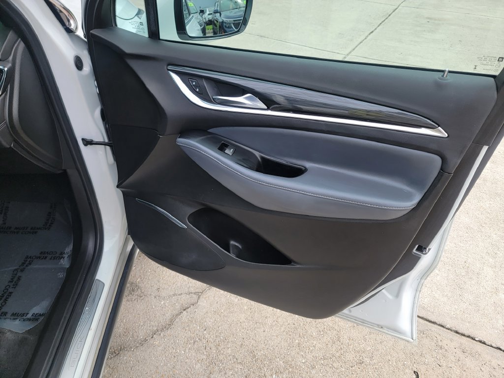 Used 2024 Buick Enclave Essence FWD image 13