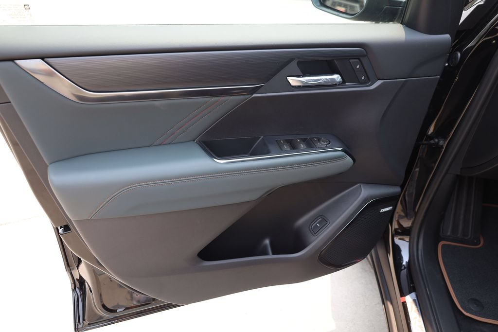 New 2026 GMC Acadia AT4 w/ Luxury Package AWD/4WD image 10