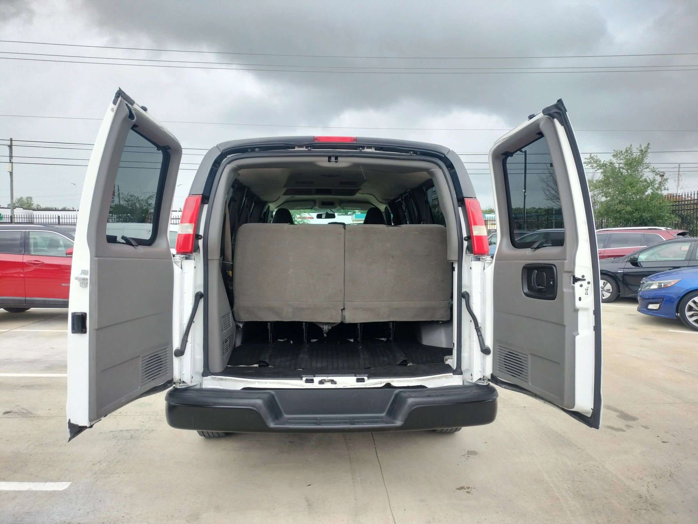 Used 2017 Chevrolet Express 2500 LS image 3