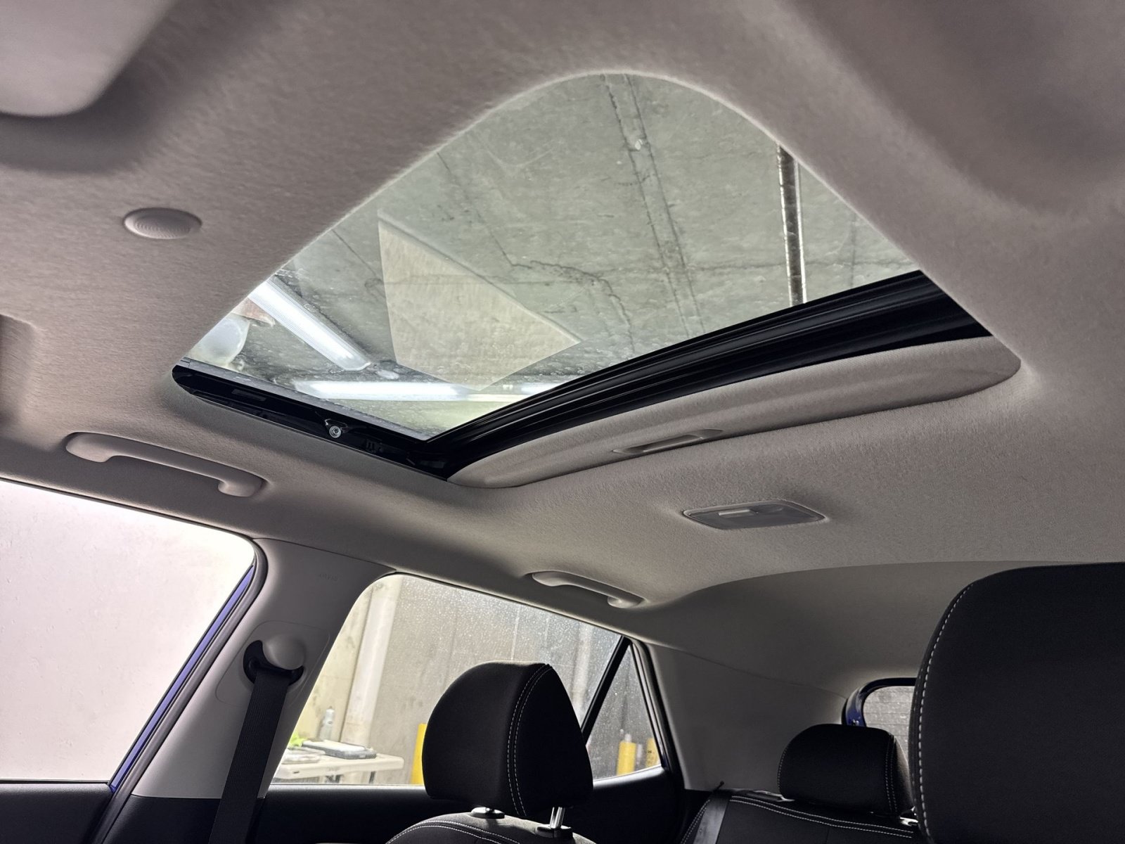 Used 2025 Hyundai Venue SEL FWD image 36