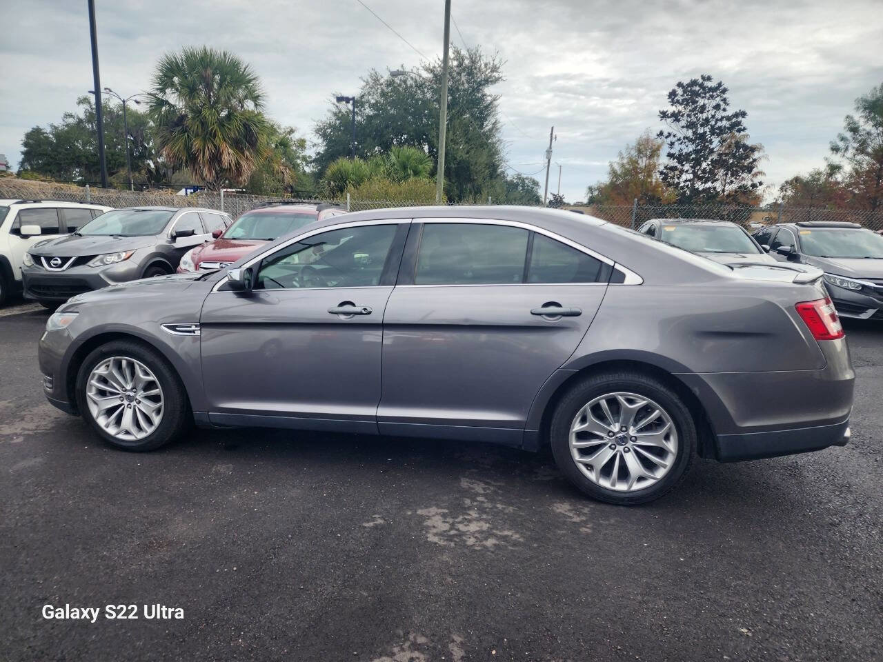 Used 2013 Ford Taurus Limited FWD image 9
