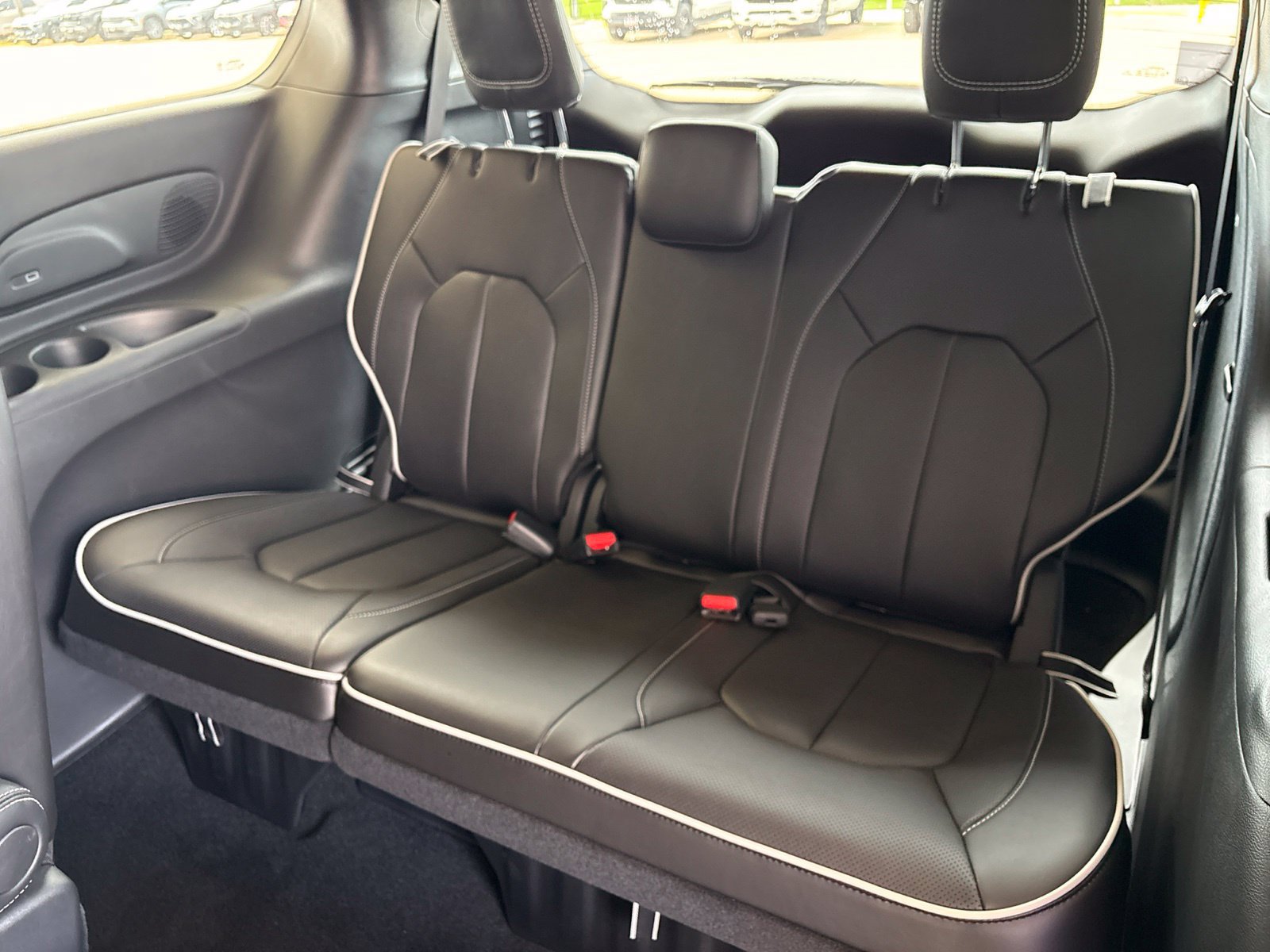 New 2027 Chrysler Pacifica Limited FWD image 17