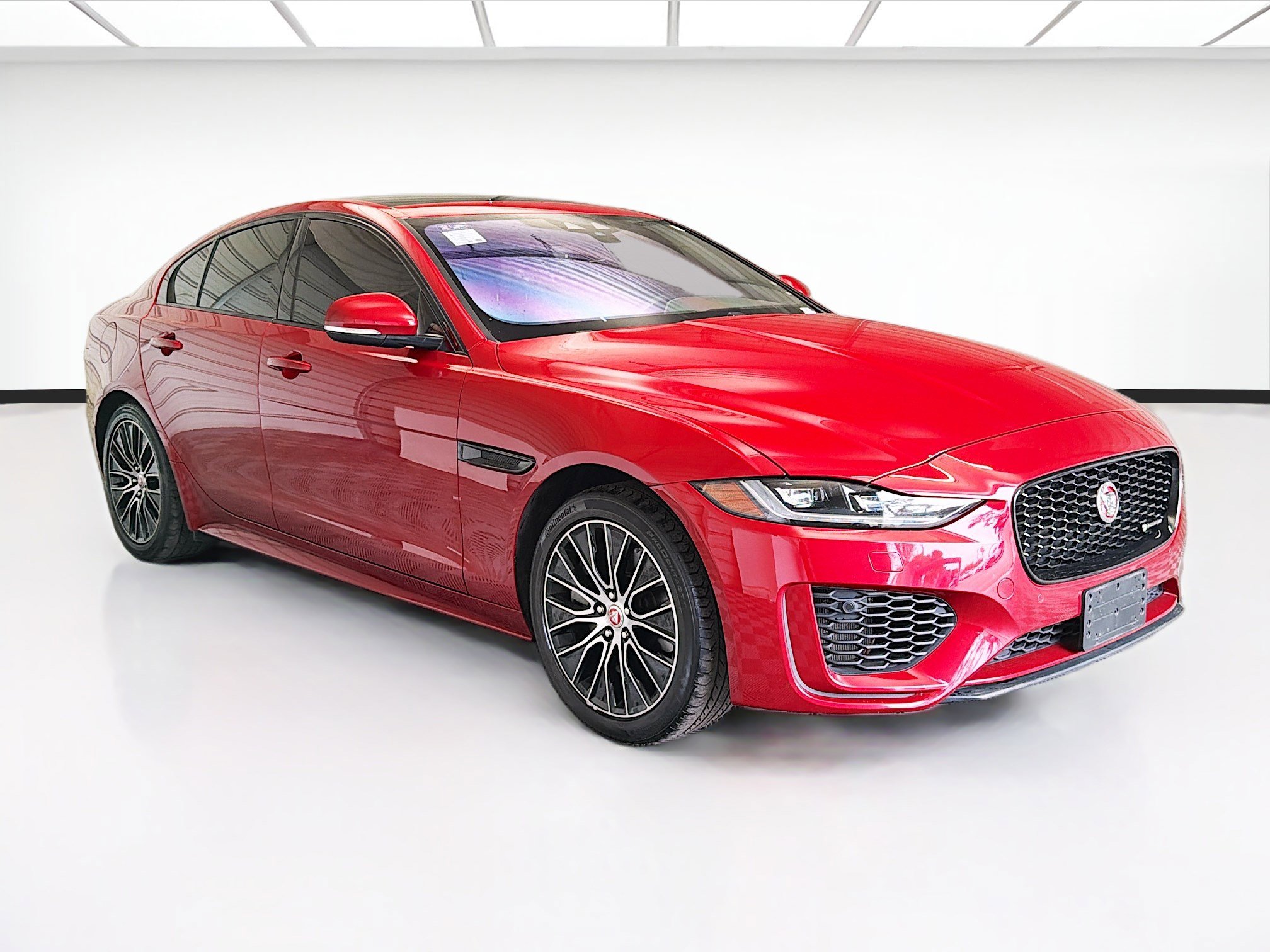 Used 2020 Jaguar XE R-Dynamic S image 3