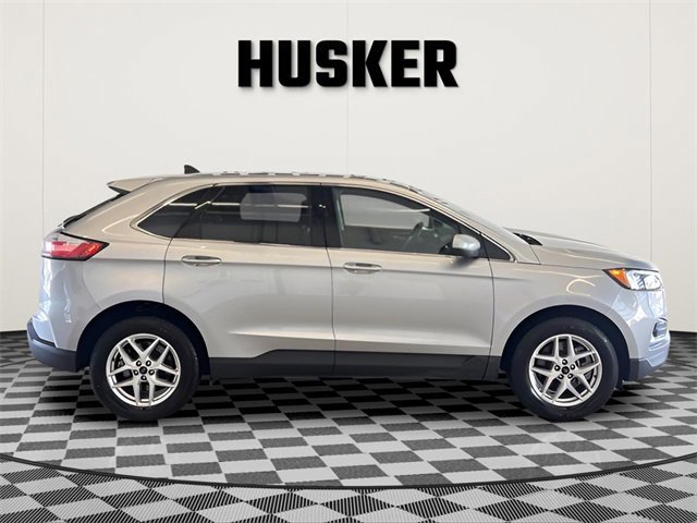 Used 2023 Ford Edge SEL image 2