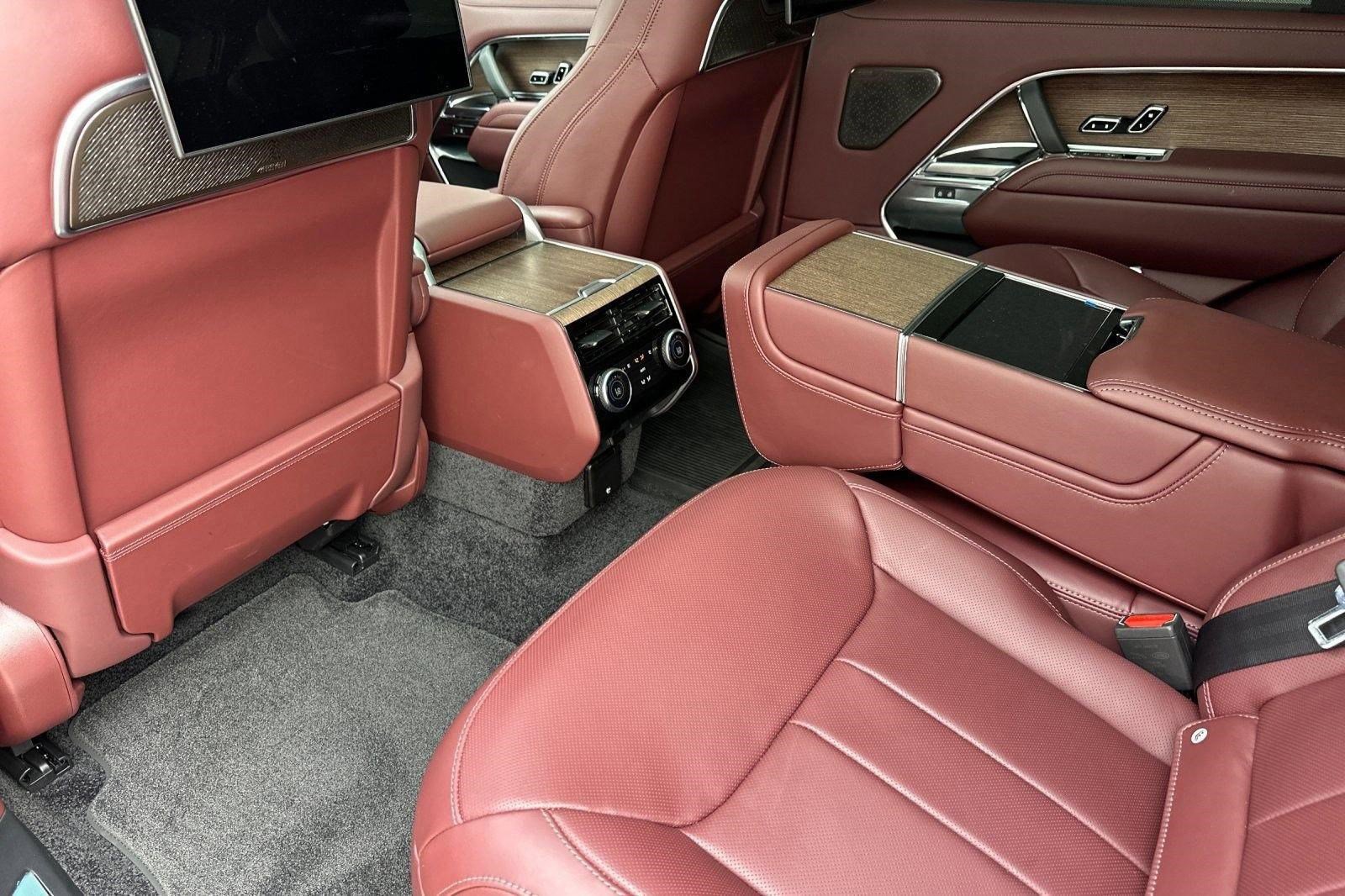 Used 2025 Land Rover Range Rover Long Wheelbase Autobiography image 22