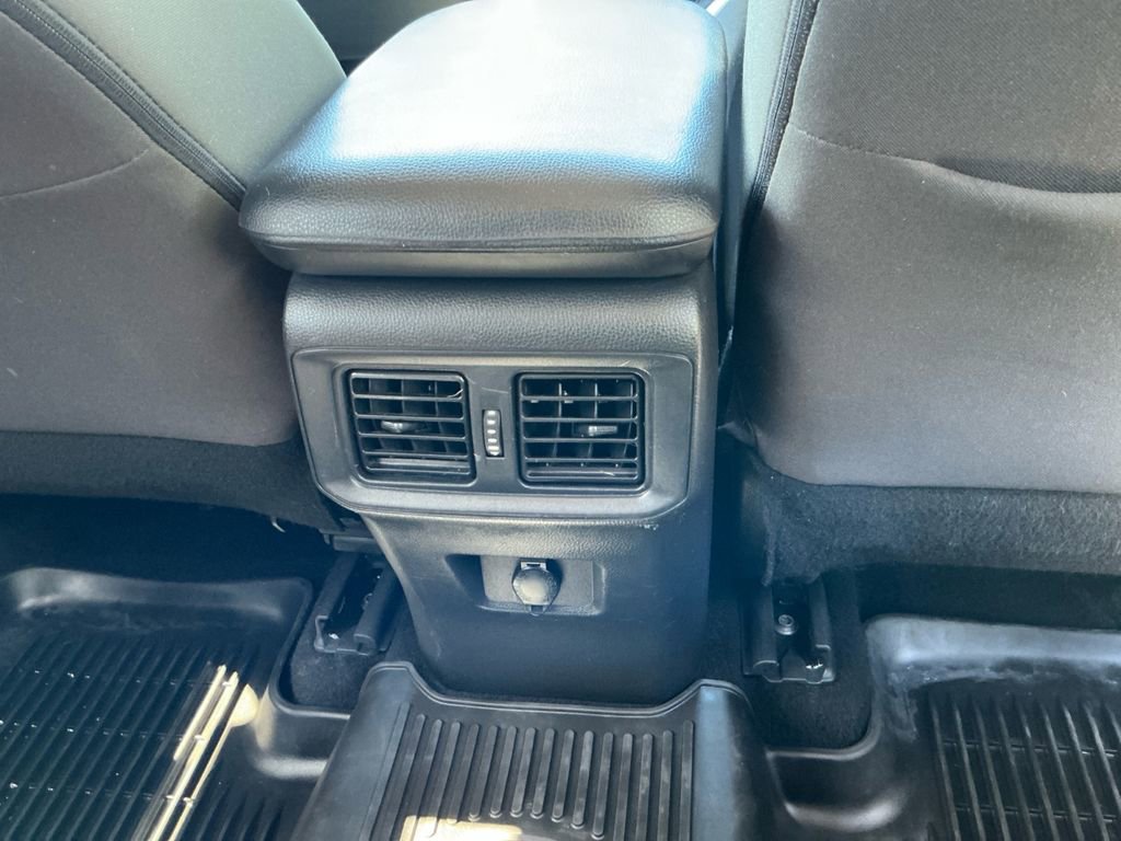 Used 2022 Toyota RAV4 LE AWD/4WD image 19