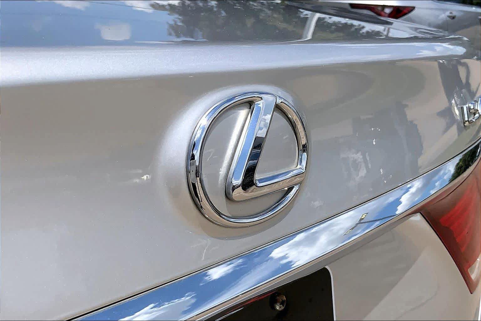 Used 2015 Lexus LS 460 w/ Comfort Package RWD image 30