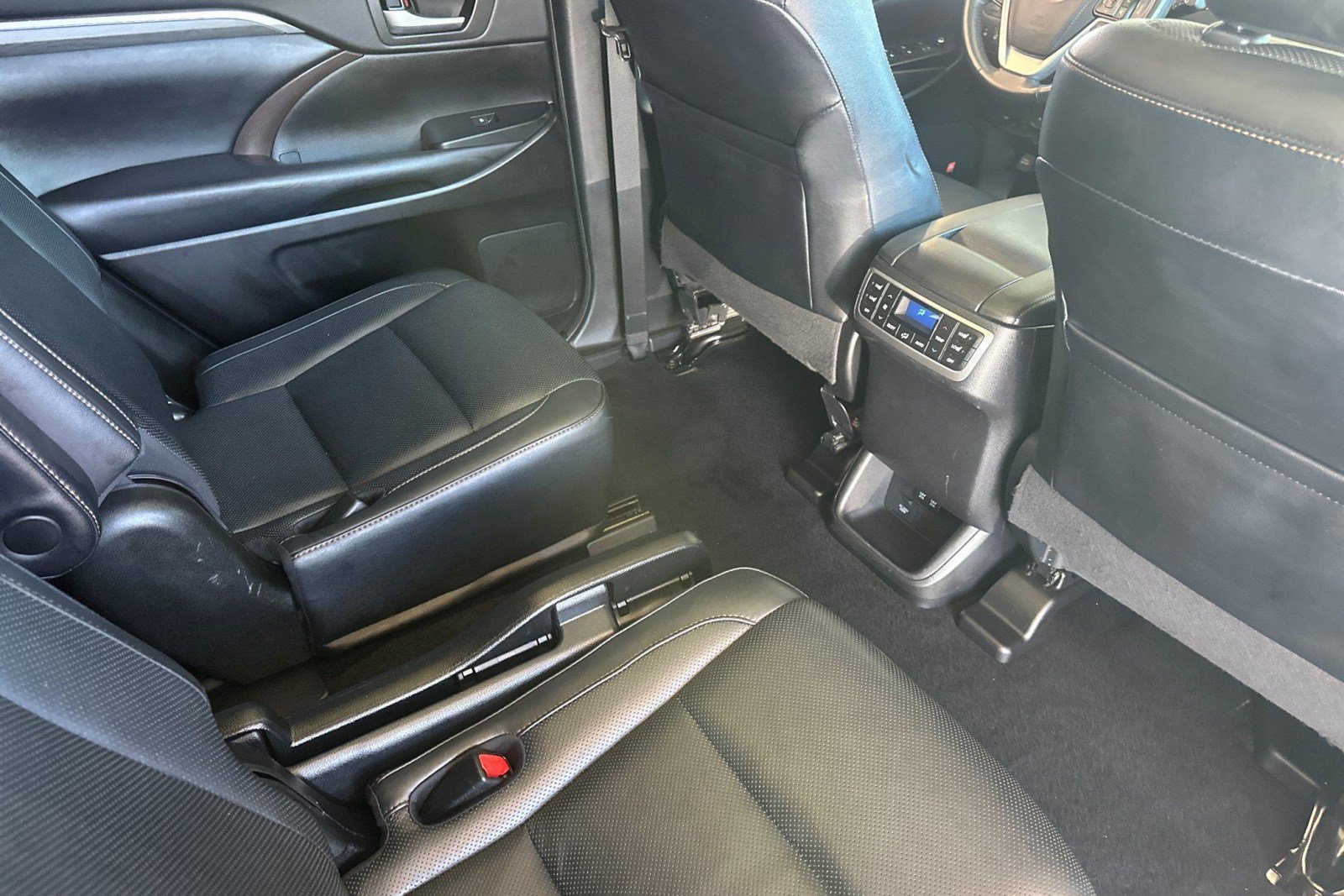 Used 2019 Toyota Highlander Limited Platinum AWD/4WD image 34