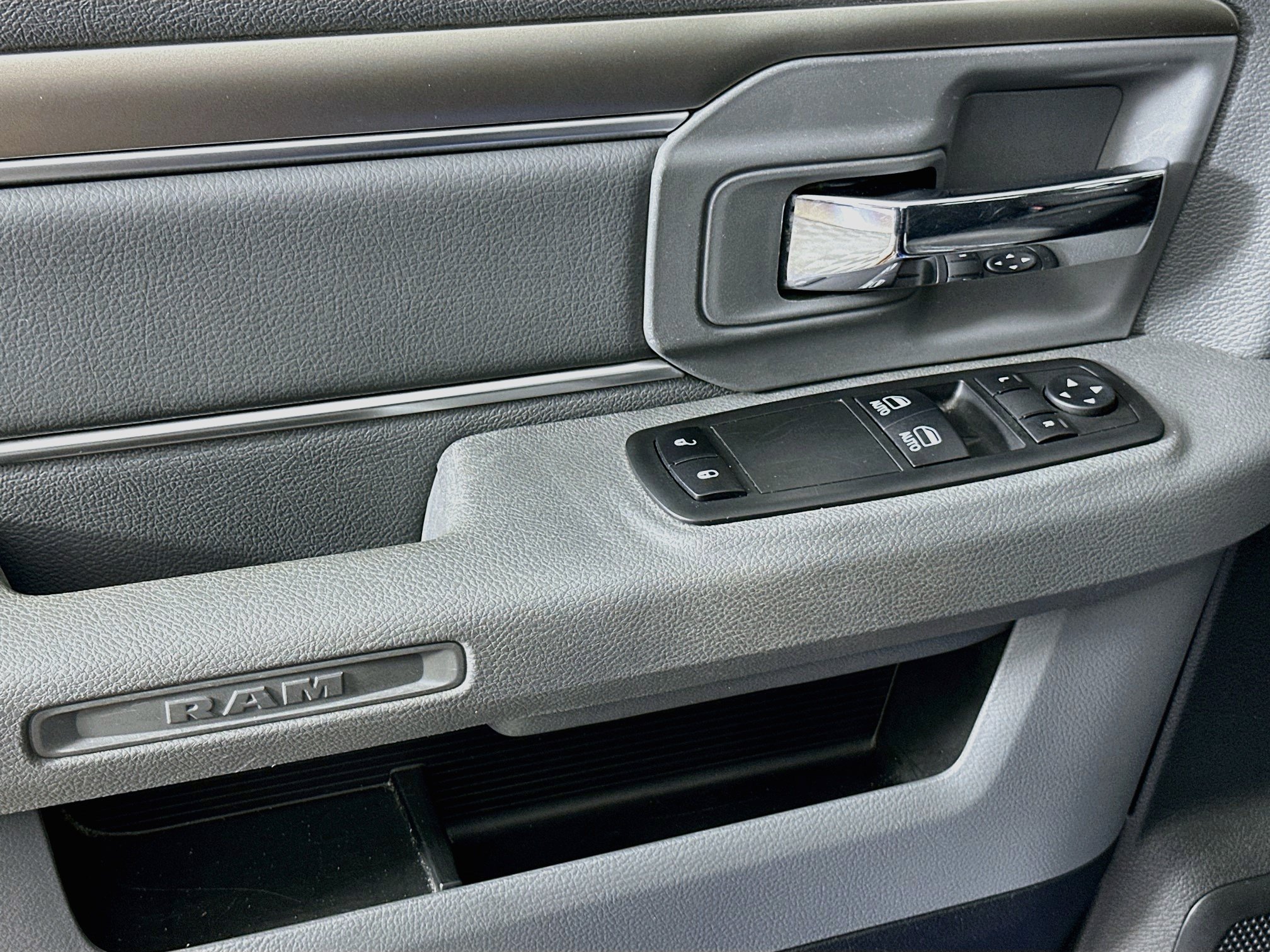 Used 2019 RAM 1500 Express RWD image 15