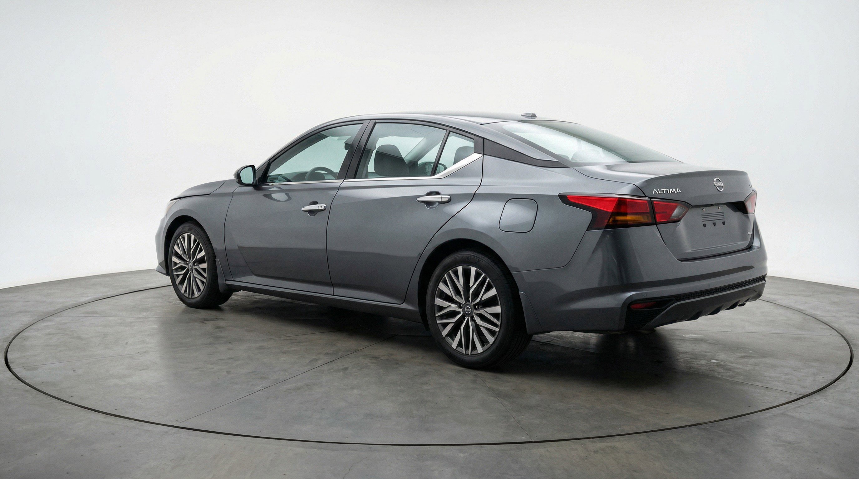 Used 2025 Nissan Altima 2.5 SV image 6
