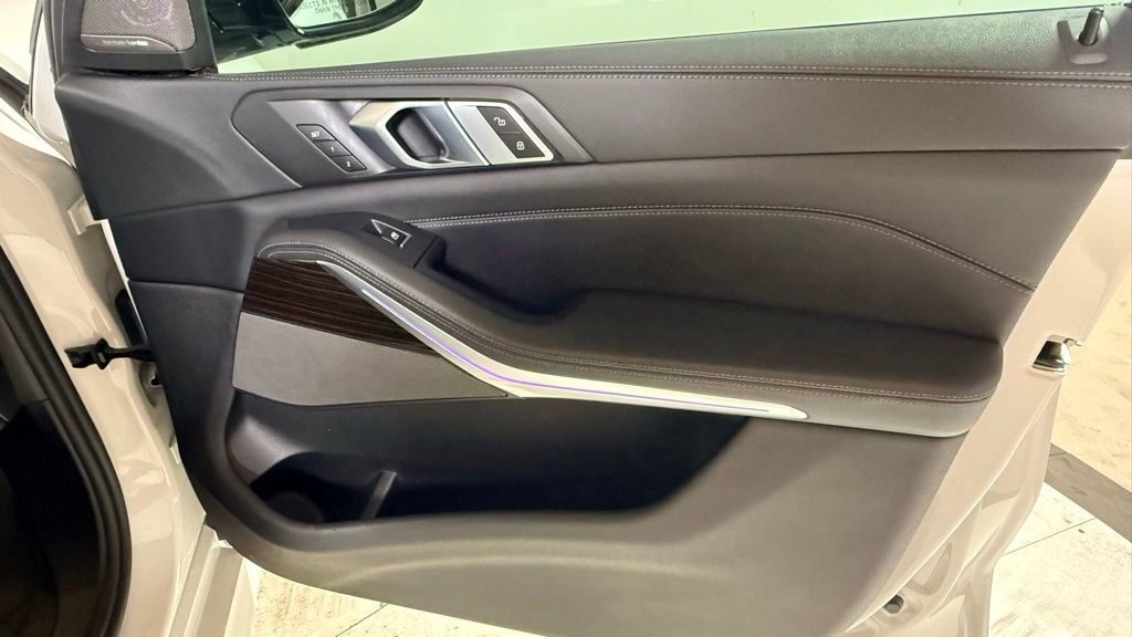 Used 2020 BMW X5 M50i w/ Executive Package image 16