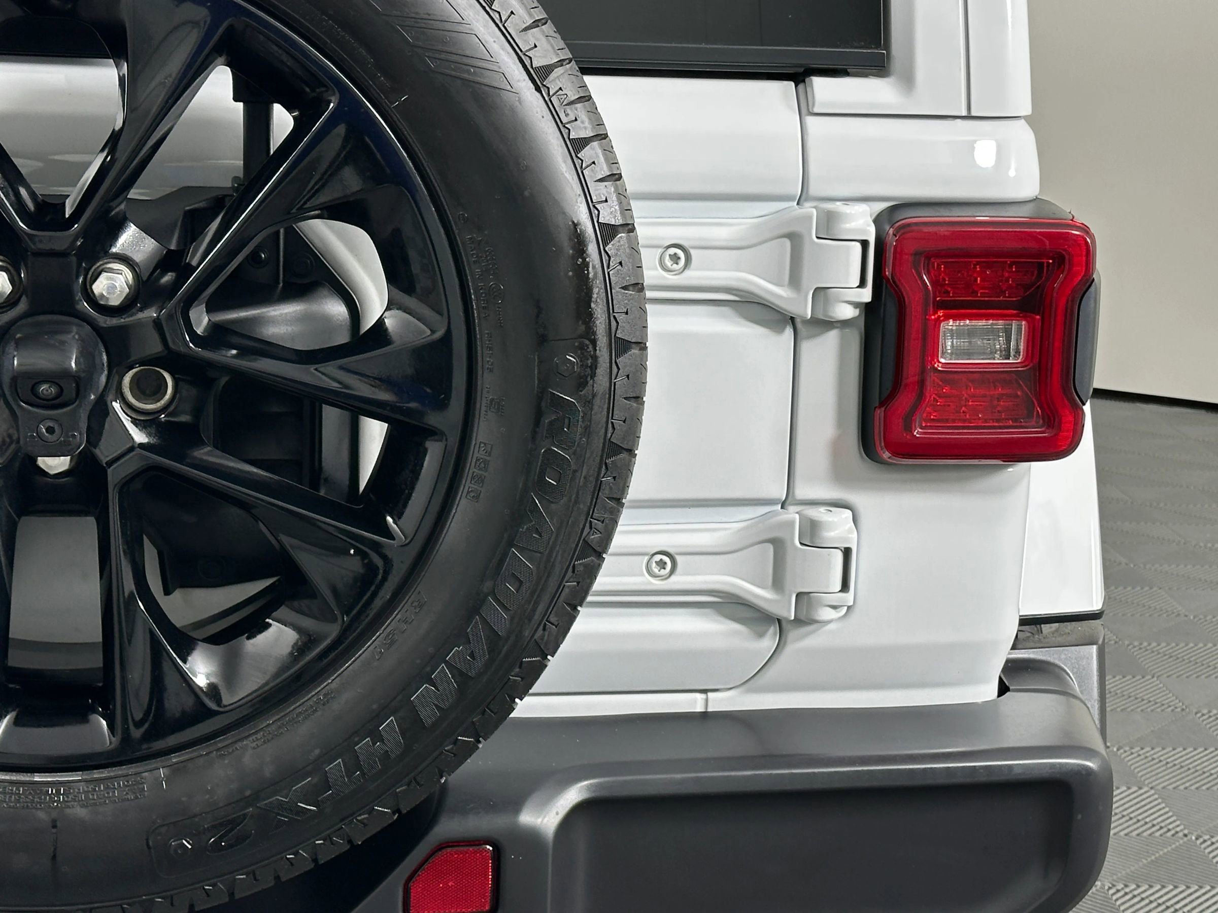 Used 2024 Jeep Wrangler Unlimited Sahara image 12