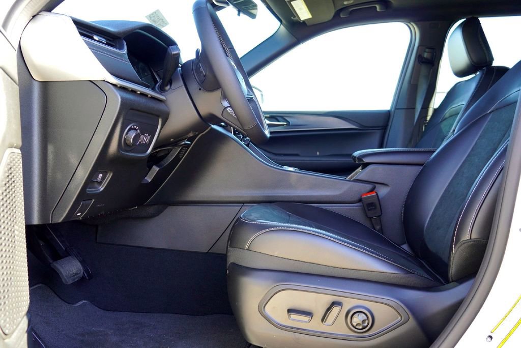 New 2025 Jeep Grand Cherokee L Altitude image 24