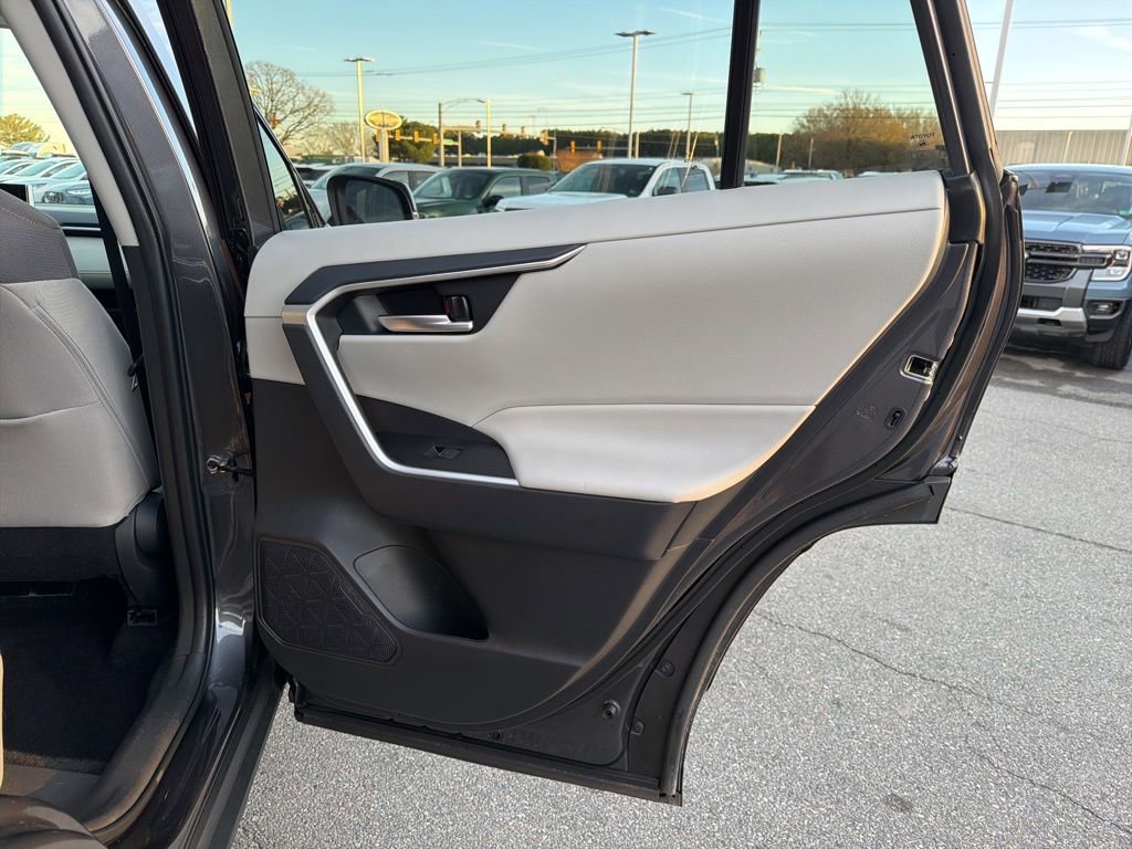 Used 2025 Toyota RAV4 XLE image 19