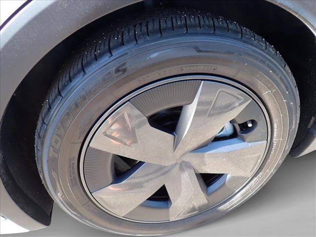 Used 2024 Toyota Prius LE AWD/4WD image 7