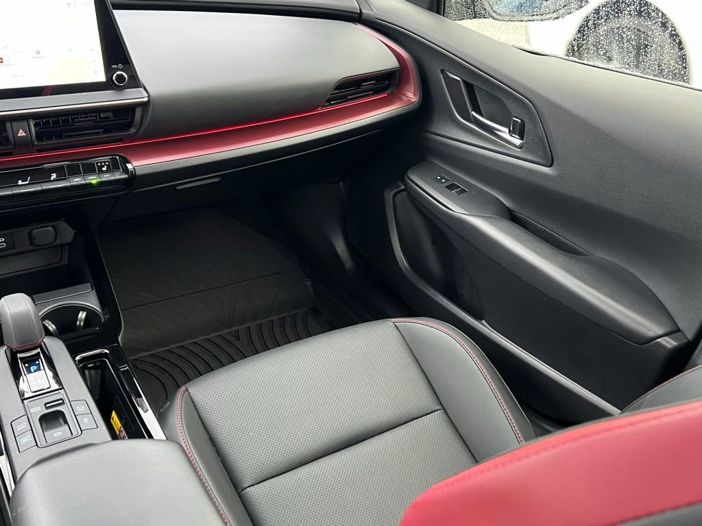 Used 2025 Toyota Prius XSE image 18