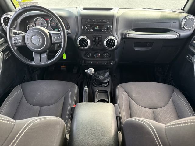 Used 2016 Jeep Wrangler Unlimited Rubicon w/ Connectivity Group image 18