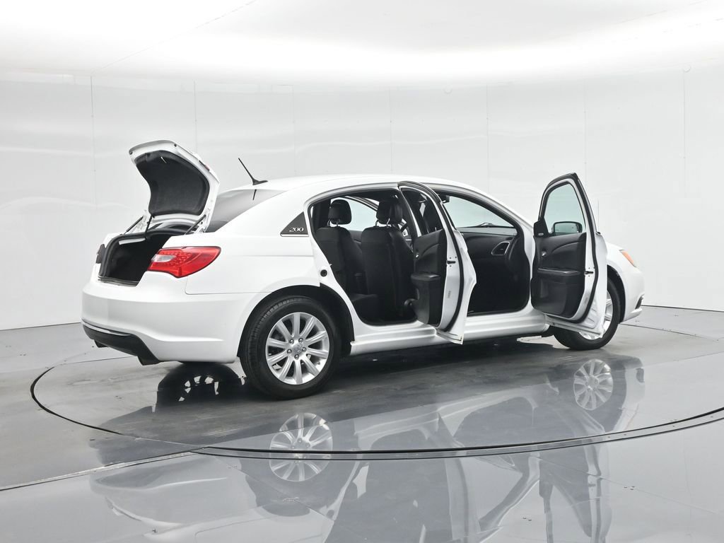 Used 2014 Chrysler 200 Limited image 5