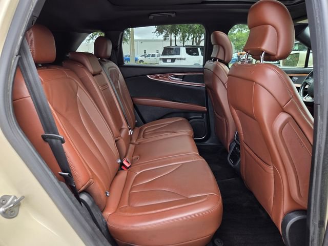 Used 2018 Lincoln MKX Reserve w/ Driver Assistance Package FWD image 18