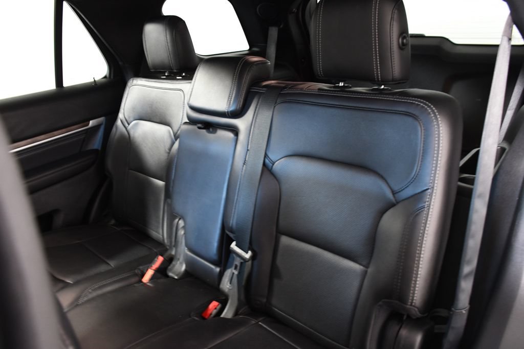Used 2018 Ford Explorer Limited w/ Equipment Group 301A AWD/4WD image 28