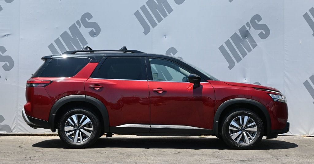 Used 2022 Nissan Pathfinder SL FWD image 3