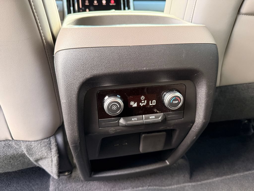 Used 2026 GMC Acadia Elevation w/ Elevation Premium Package FWD image 25