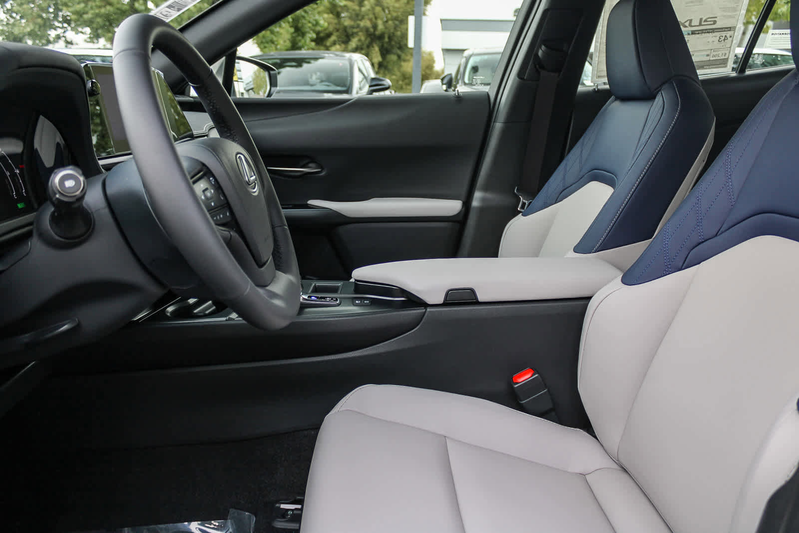 New 2025 Lexus UX 300h FWD image 18