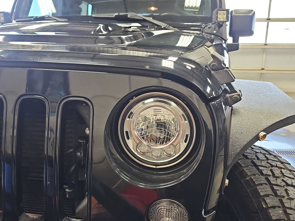 Used 2018 Jeep Wrangler Unlimited Sahara image 28